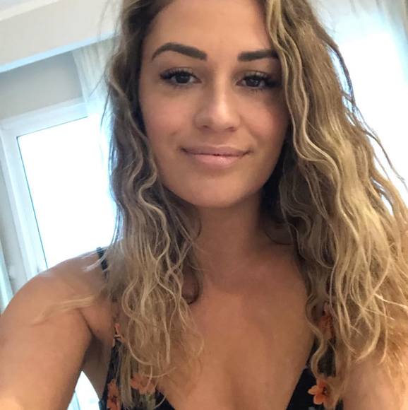 Meet your Posher, Corrine - Picture 1 of 1